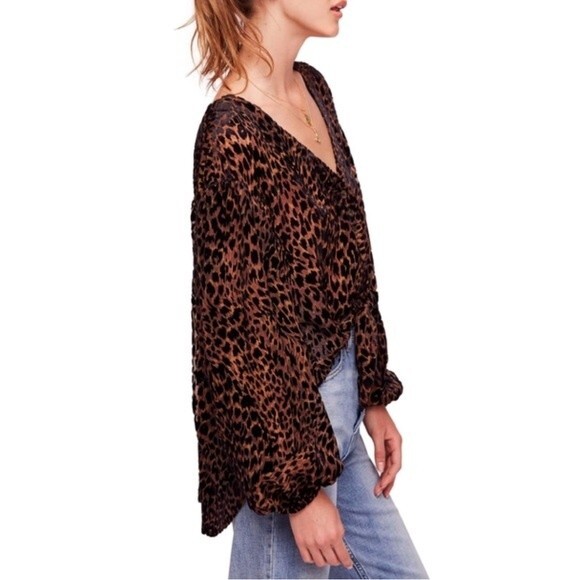Free People Wild Dreams Printed Blouse NWT Size Medium - Picture 2 of 16